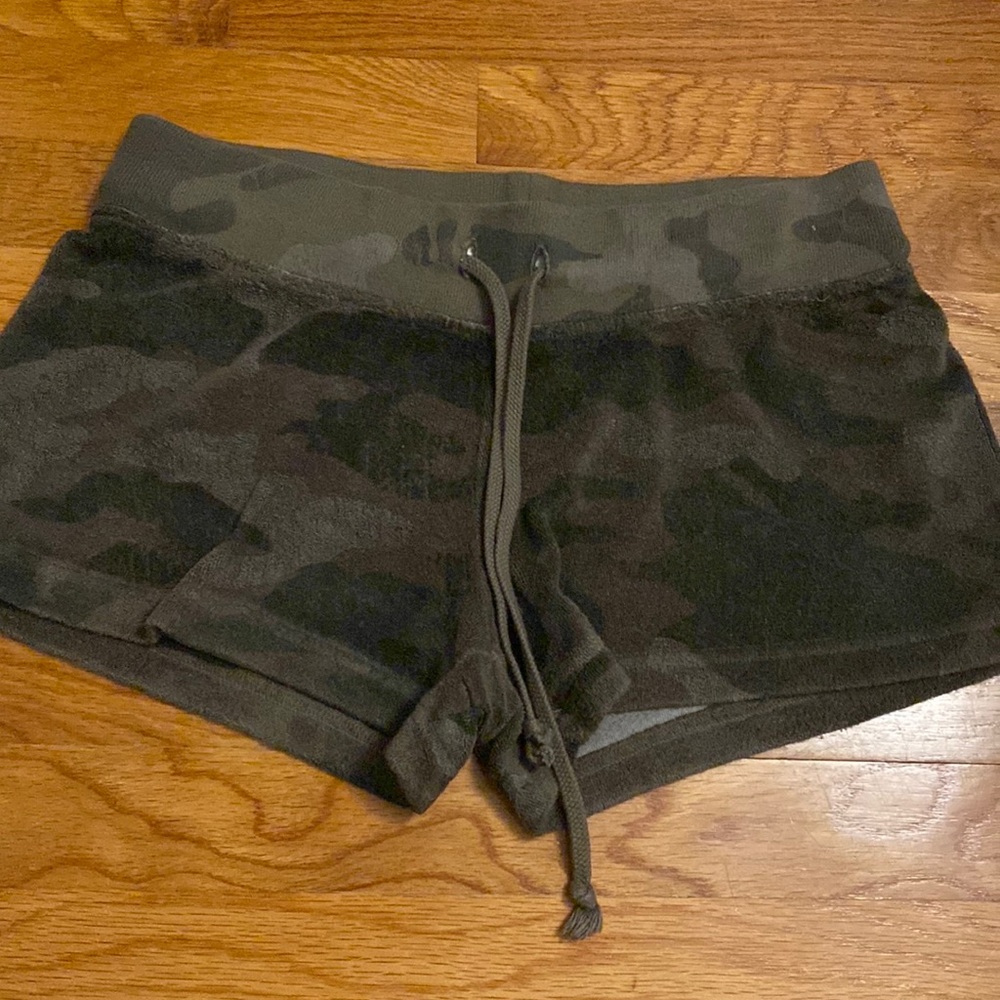 Camouflage Hard Tail shorts